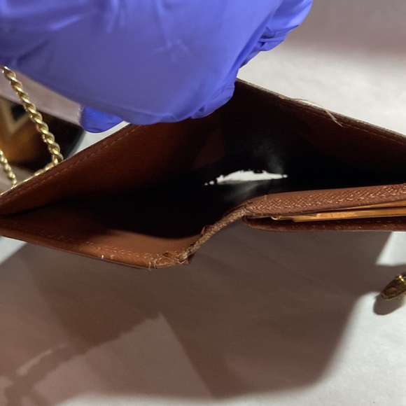 Louis Vuitton Kiss lock wallet - Picture 12 of 17